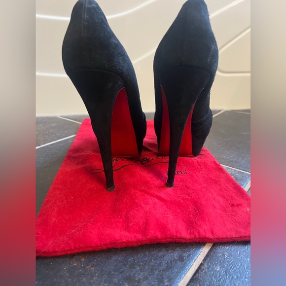 Authentic Christian Louboutin Greissimo Black Suede Peep Toe Heels Sz 40 (9–9.5) - Picture 3 of 11